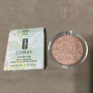 Clinique Powder Pop in “Lunar Pop” Flower Highlighter